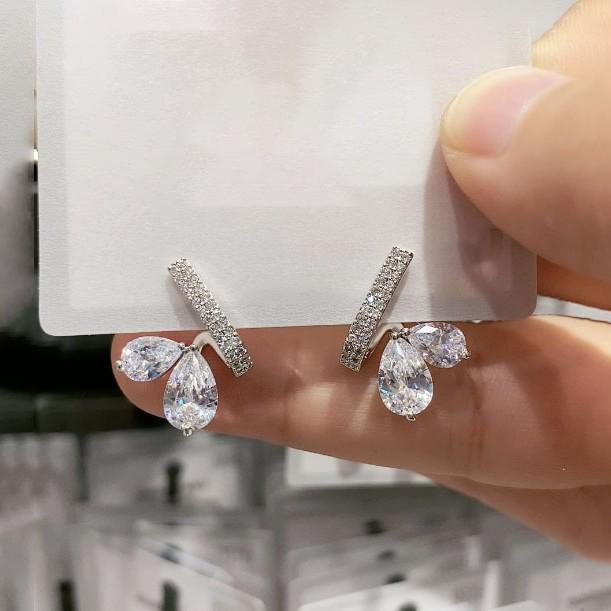 Copper-Plated Gold Curved Zircon Diamond Rhinestone Stud Earrings – Versatile High-End Design for Women