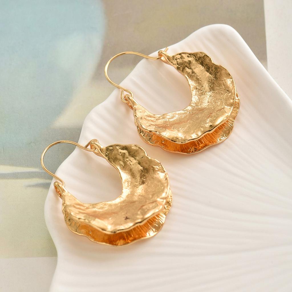 European and American niche design sense alloy leaf earrings retro advanced pleated pattern temperament texture fashion stud earrings