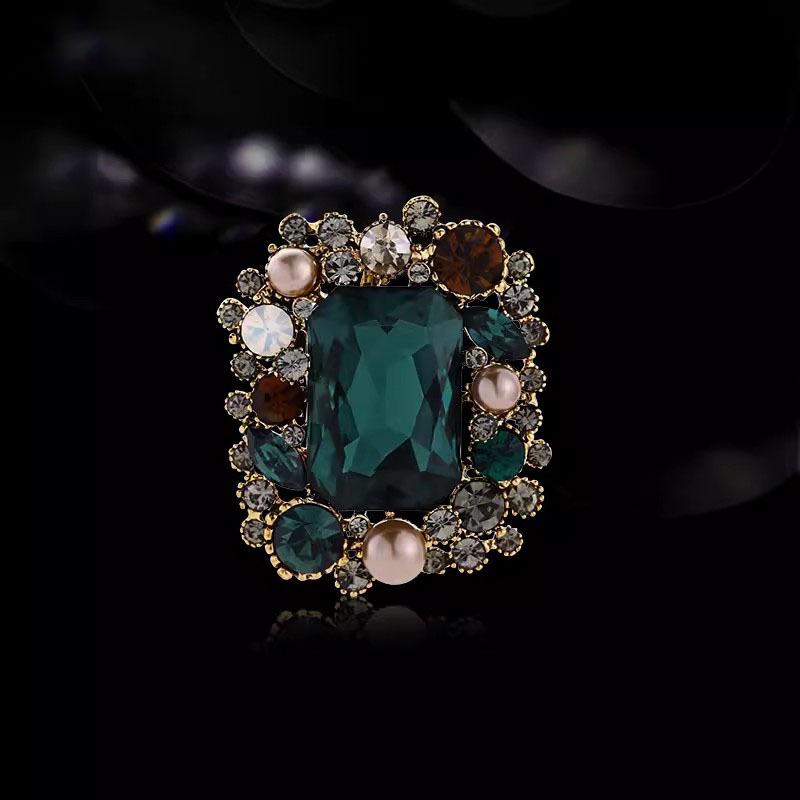Retro Baroque Square Crystal Brooch Gorgeous Pins Autumn Winter Coat Corsage Vintage Accessories