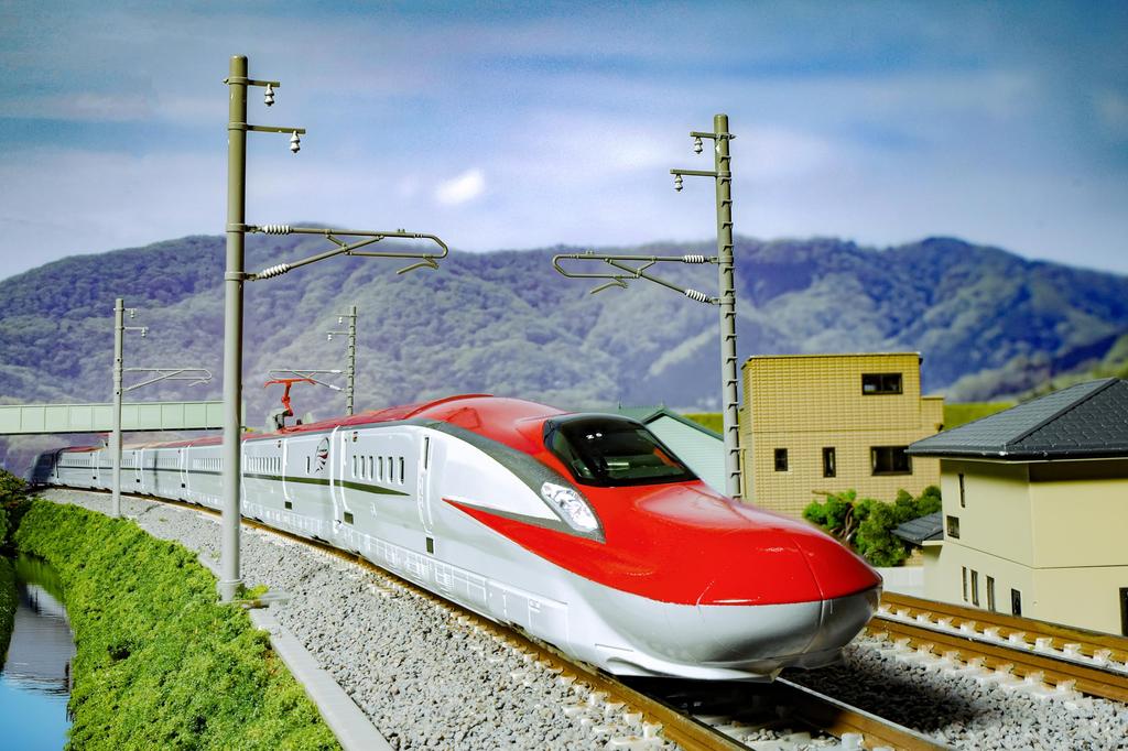 KATO N Gauge E6 Series Shinkansen Komachi Basic Set Model Train (3 cars) 10-1973