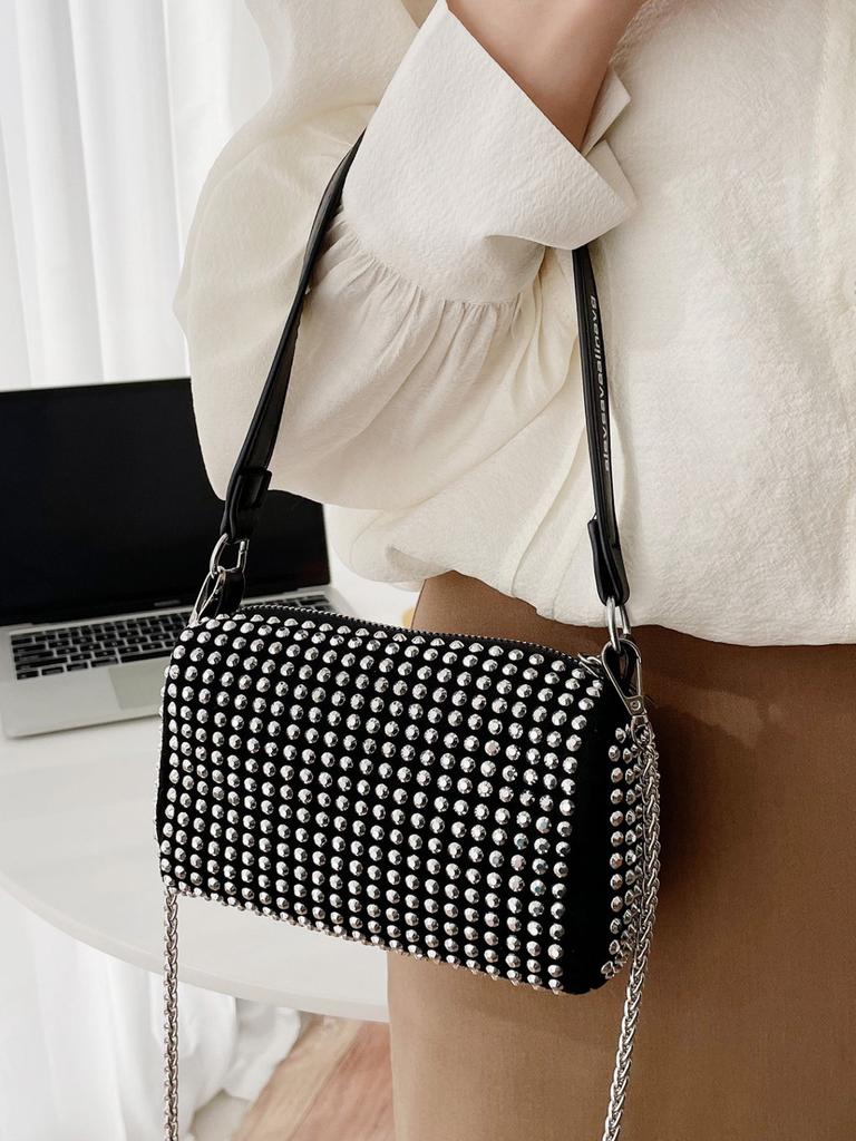 Mała torba crossbody w stylu ulicznym, wykonana z pluszowego materiału, z zamknięciem na zamek błyskawiczny, na co dzień