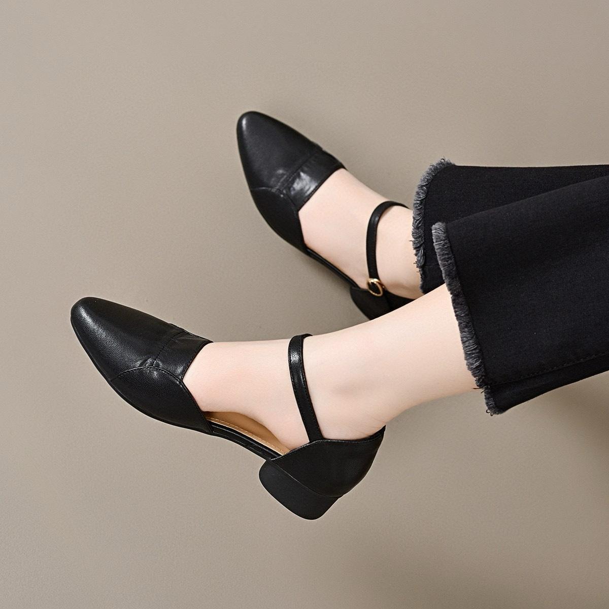 

Остроконечные полые сандалии женские летние 2025 года новые простые темпераментные оборки с листочками и низким каблуком удобные женские сандалии 34