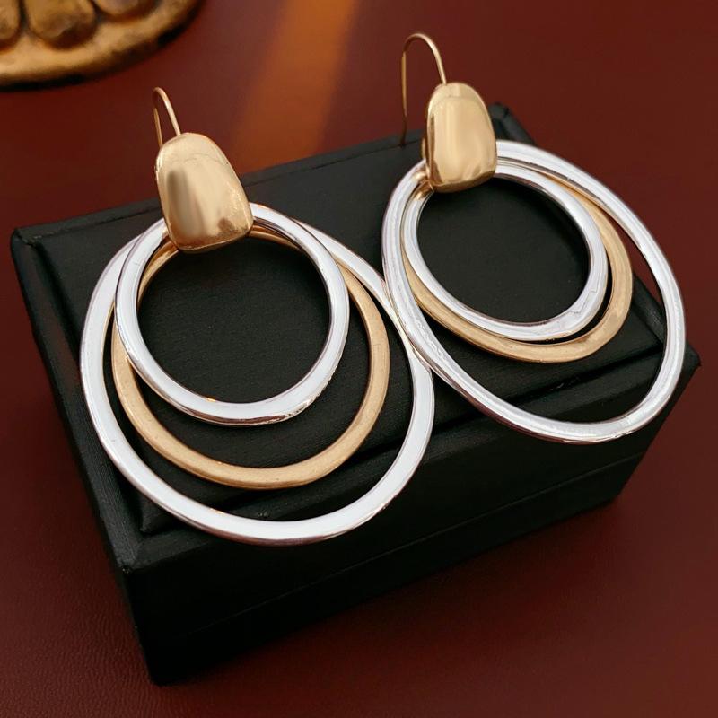 Hot Selling Cool Style Geometric Earrings for Women, European and American, Light Luxury, High-end, Exaggerated Earrings, Retro Design Earrings