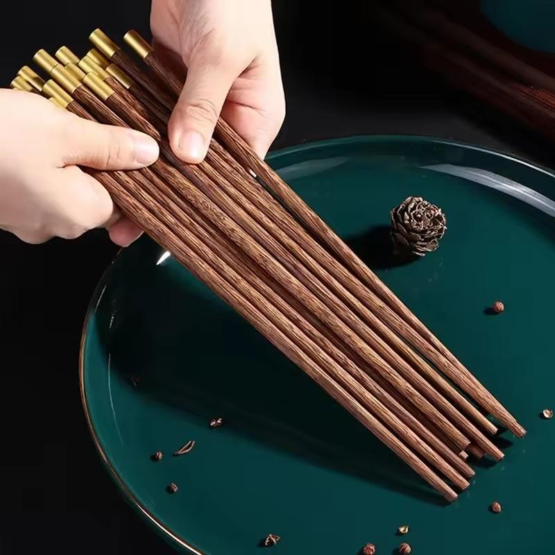 4 Pairs Chinese Chopsticks Wooden Sushi Sticks Japanese Chopstick Set Reusable Korean Food Chop Sticks Kitchen Wood Tableware