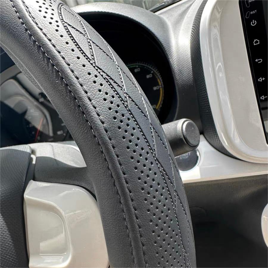 GSFWW1 Embossed PU Leather Patchwork Car Steering Wheel Cover, Non-slip, Breathable, Universal 15 Inch (Approx. 38cm)