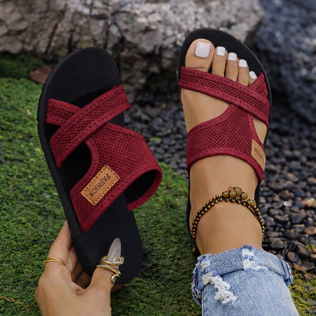 2026 Summer Women's Breathable Mesh Non-Slip Beach Slippers