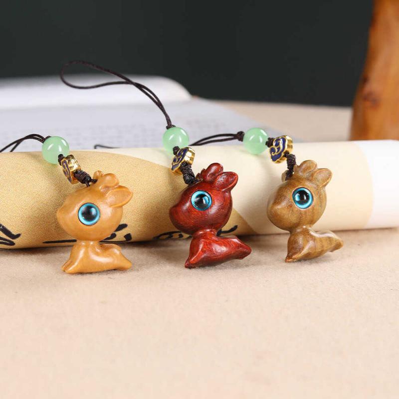Green Sandalwood Deer Pendant Keychain: Wood Carving Charm for Bags and Ornaments