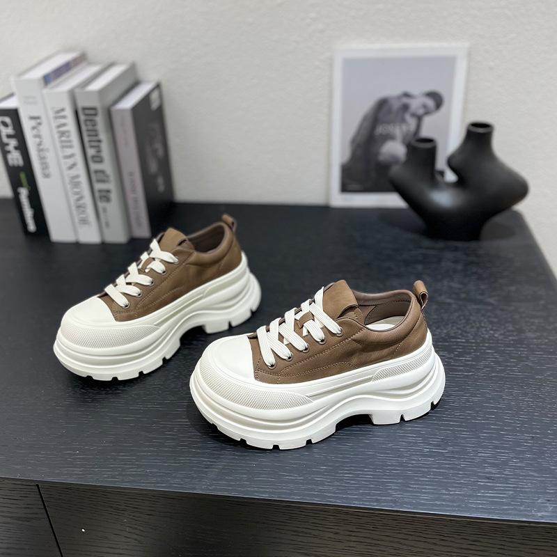 

2025 осень новая маленькая 7см легкая платформа кожа кэжуал британский стиль модные женские универсальные туфли-маффины 40