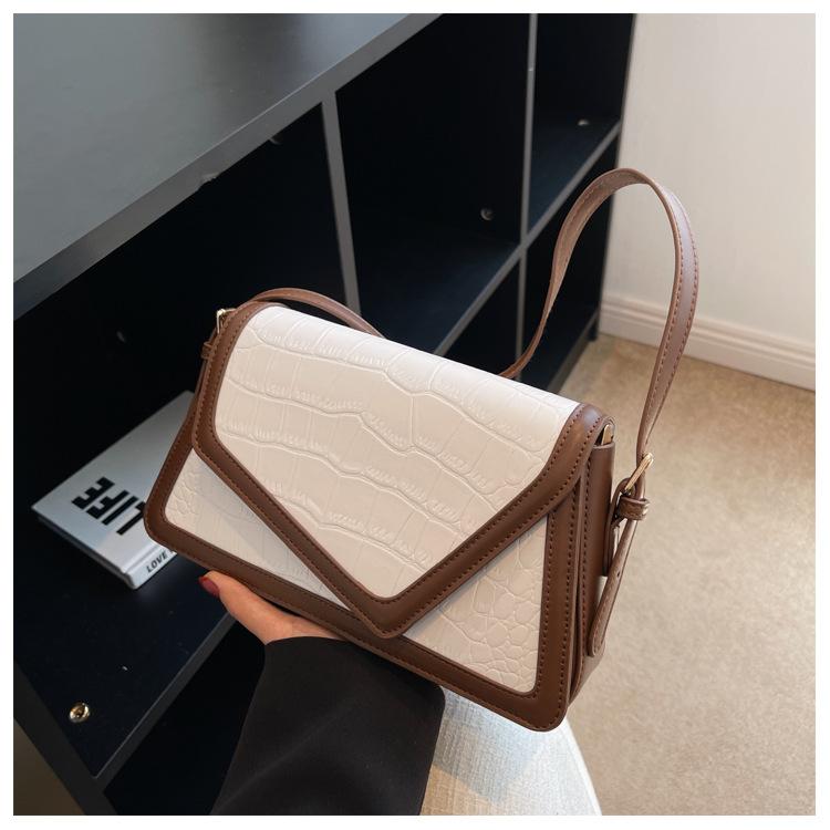 

2025 новая контрастная цветная персонализированная повседневная маленькая сумка простая женская сумка сумка через плечо модная сумка-мессенджер грязно-белый