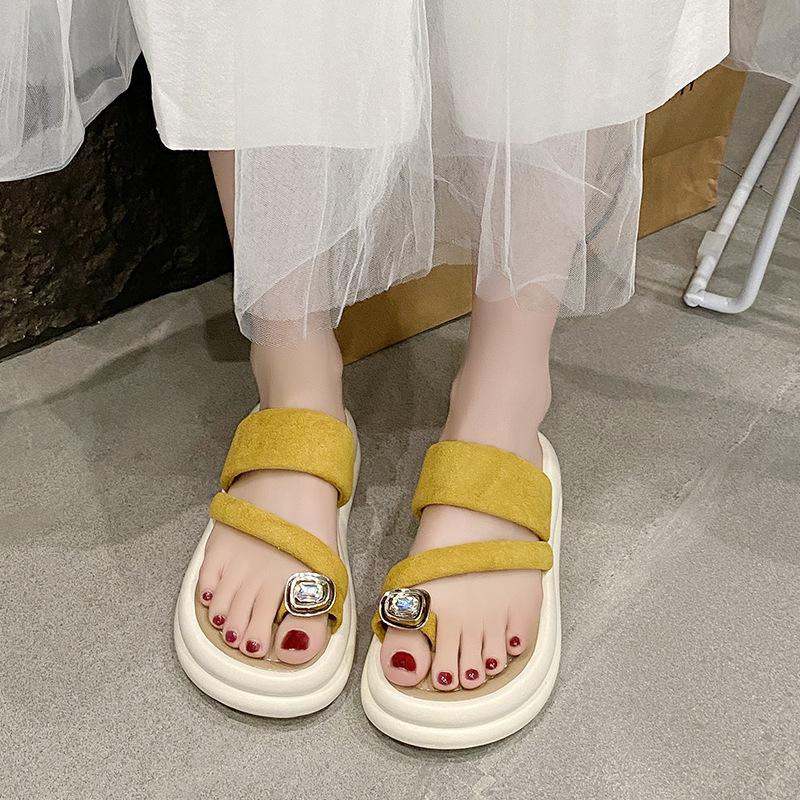 Set of toe versatile slippers for women's summer wear 2025 summer new one-word drag flat-bottomed beach sandals