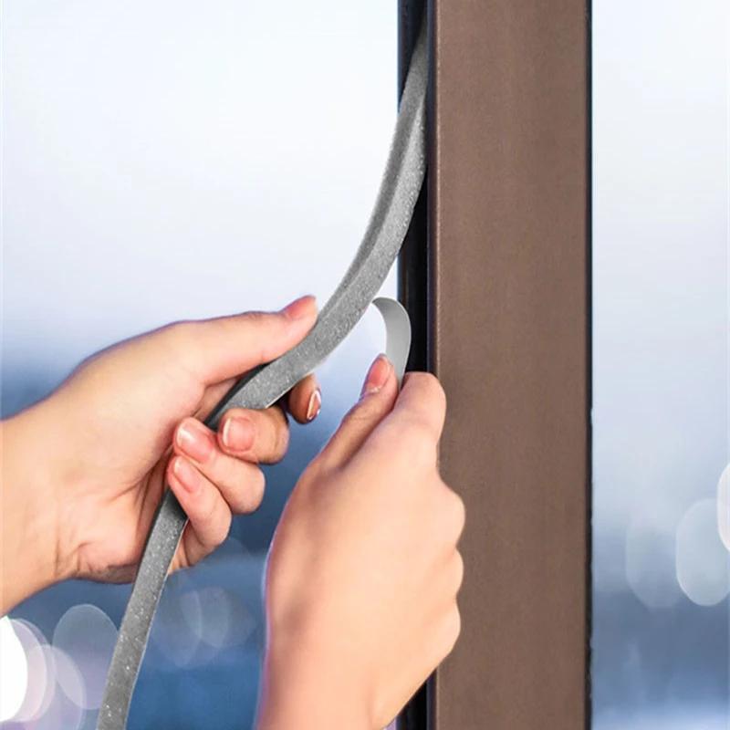 1 Rotolo Strisce Sigillanti per Porta Finestra Insonorizzanti Porta Finestra Schiuma con Retro Isolamento Acustico Casa Nastro Antipolvere Striscia Sigillante