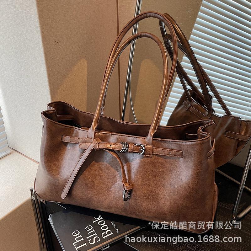 Retro Bag Women's Large Capacity 2025 New Autumn and Winter Versatile Simple Shoulder Bag Premium Texture Commuter Tote Bag