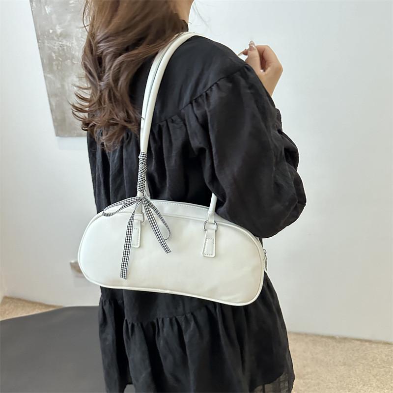 Modern Minimalist Large Capacity Shoulder Bag Fashion Forward Pu Material Everyday Use