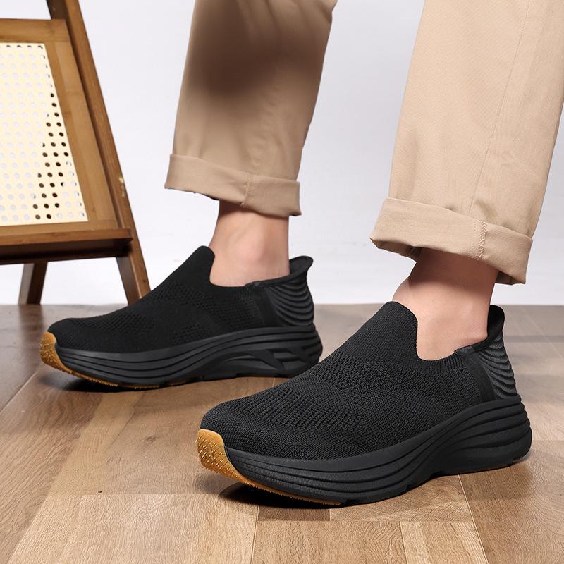 Men's Flyknit Breathable Slip-on Mesh Running Shoes - Soft Sole Sports Casuals for Spring/Summer