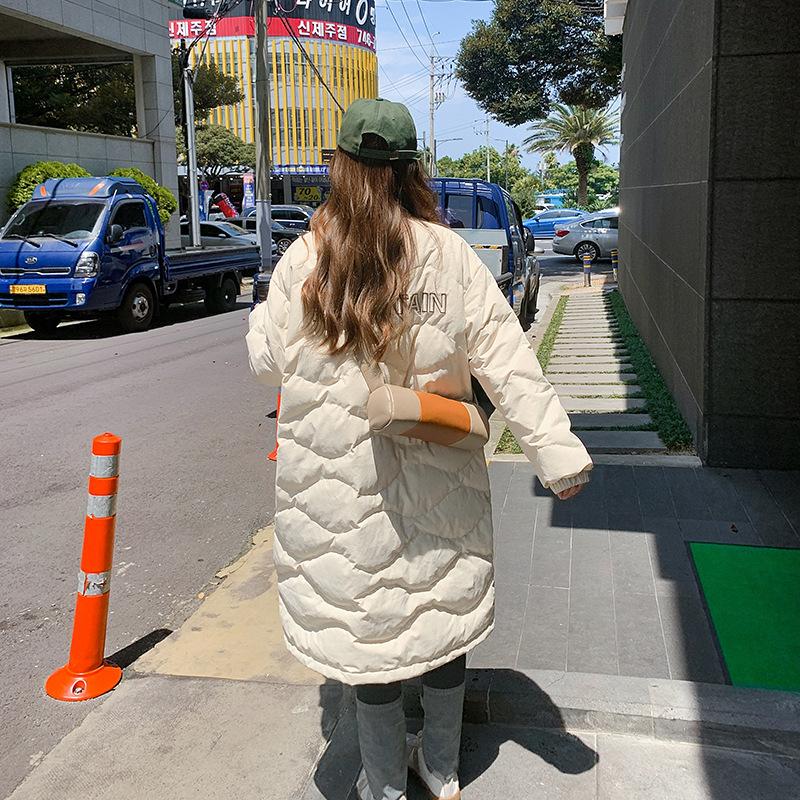 Casacos de Penas e Algodão Outono e Inverno, Comprimento Médio a Longo Moda Feminina, Versão Coreana Casaco de Algodão Solto com Padrão de Losangos