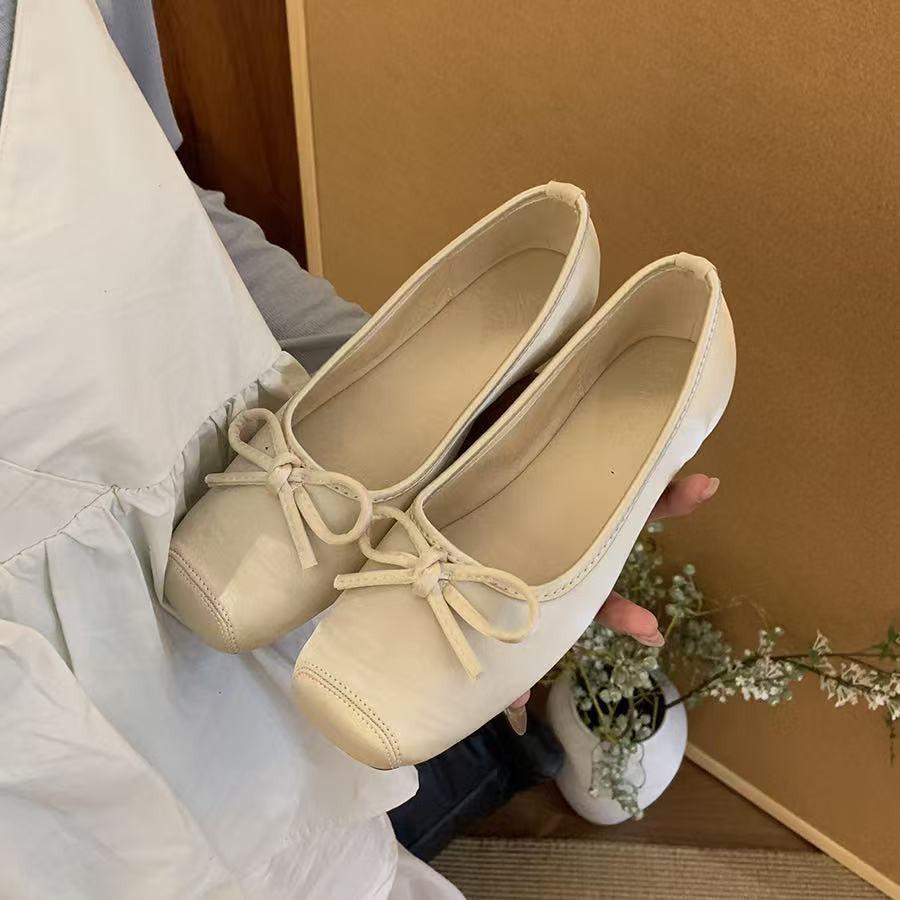 Xiaoxiangfeng Korean Version Bow Light Low Heel Single Shoes Women's Spring and Summer 2025 New Velvet Square Head Doudou Shoes
