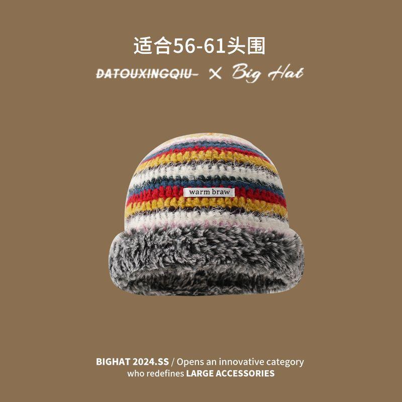 

Зима 2025 Новое поступление Коллекция вязаных вручную шляп-ведер Экстра большой Утепленный Для лица Меньше Heattech Супер белый Сочетание цветов Шляпа-ведро Color Stripes Partial Plus size (56-61cm)