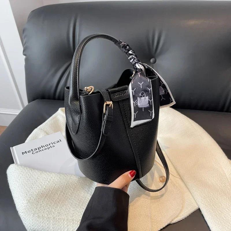 Solid Color Inner Compartment Bucket Shaped Sewing Thread Shoulder Bag 2024 Best-Selling High-Quality Commuting Crossbody Bag
