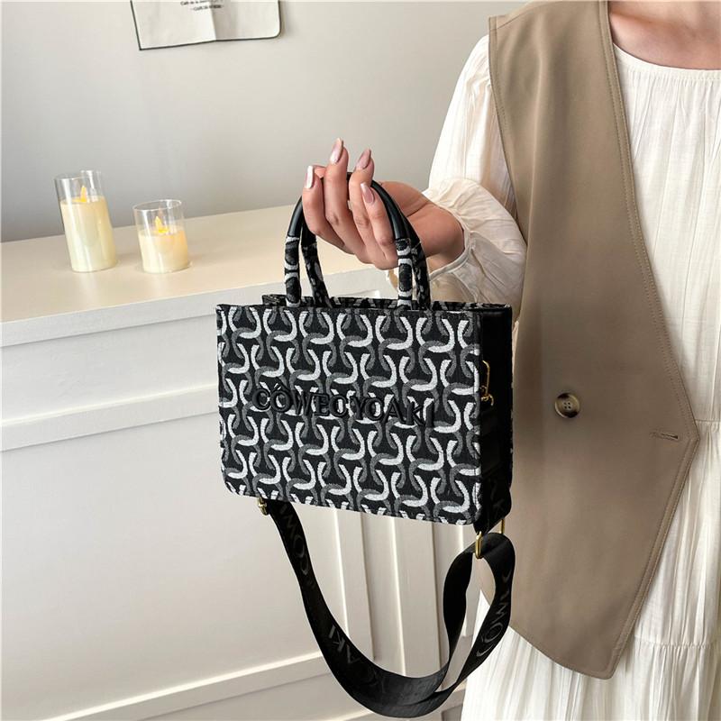 New street photography mix and match contrasting color tote bag portable shoulder messenger trendy women's bag