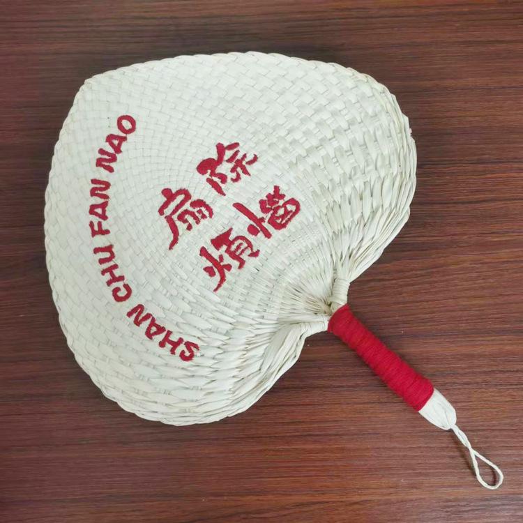 Handcrafted Old-Fashioned Baby Fan: Zongye Banana Leaf, Personalized Cattail Leaf, Embroidered Round Hand-Cranked Fan