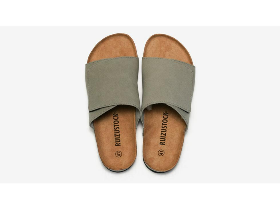 Ruizu Men's Cork Slippers: Trendy Frosted Leather Flip Flops for Beach or Casual Wear.