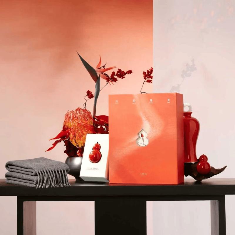 Wanshili Boundless Fortune Wool Scarf & Fragrance Set