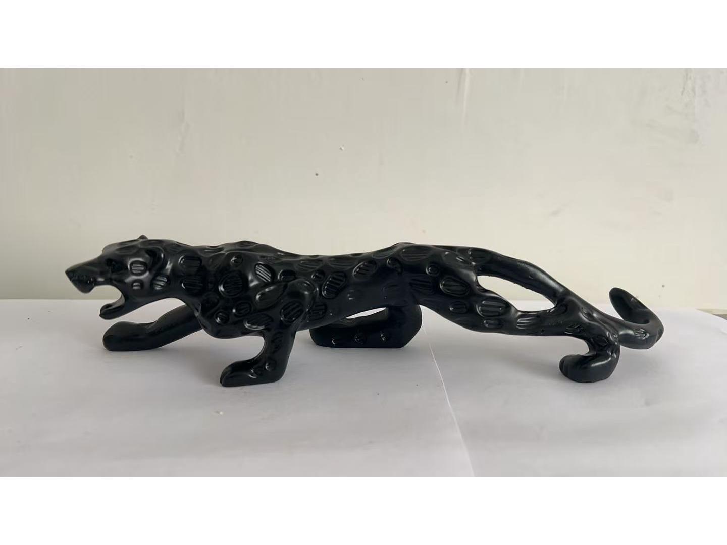 Golden Leopard Car Ornament - Stylish and Bold Interior Decoration for Men