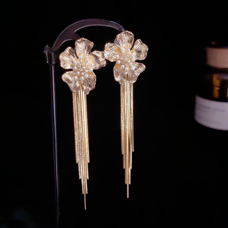 Pearl flower fringed earrings French light luxury stud earrings high-end temperament earrings women