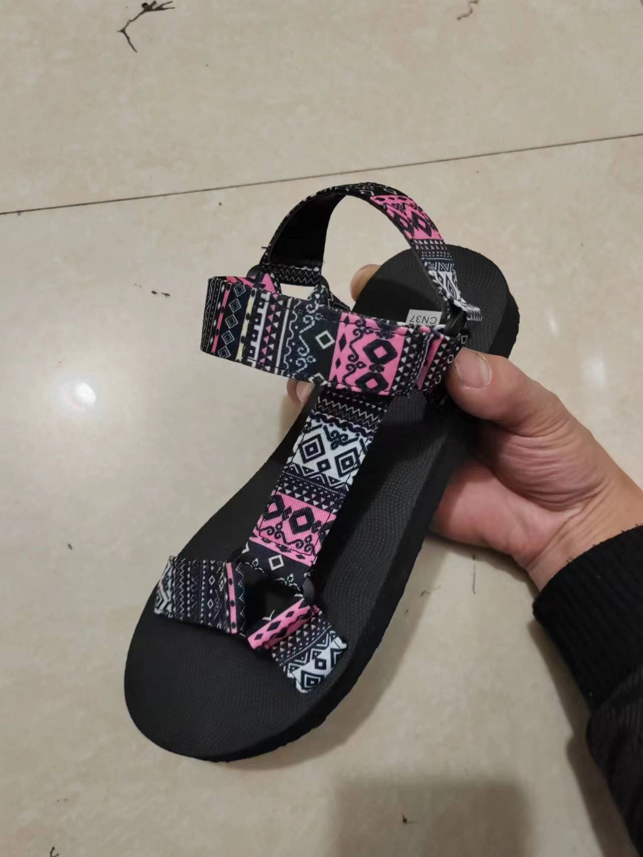 

Женские сандалии лето новые на толстой подошве клетчатые с бантом пляжные сандалии обувь больших размеров 43 розовый