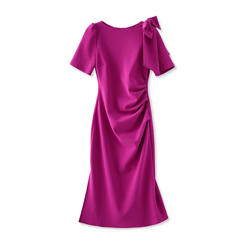 Elegantes Rundhalskleid mit Schleife und Falten