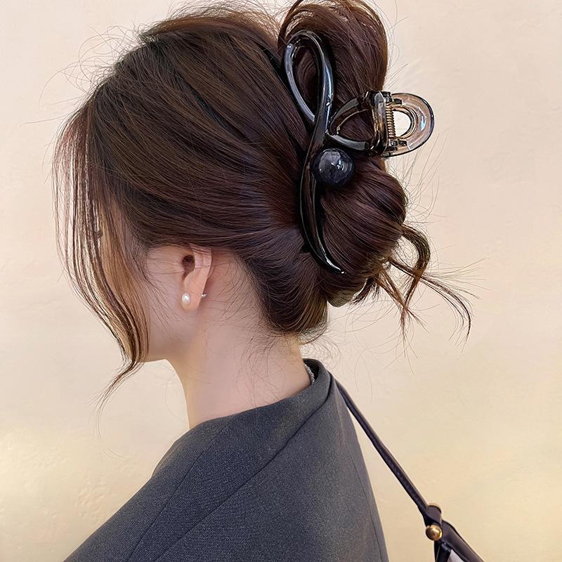 

2024 Large Shark Hair Clip for Women – Elegant Summer Hair Accessory