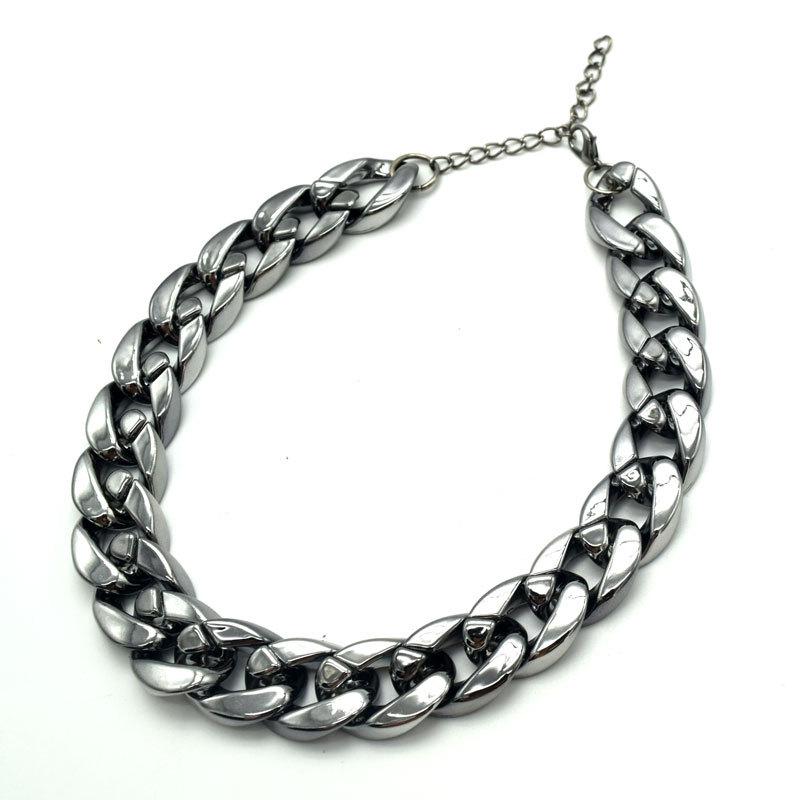 Accessori per animali domestici transnazionali: collana per animali dorata, prodotti in plastica, catenina dorata per foto, confezione universale in OPP per cani e gatti.