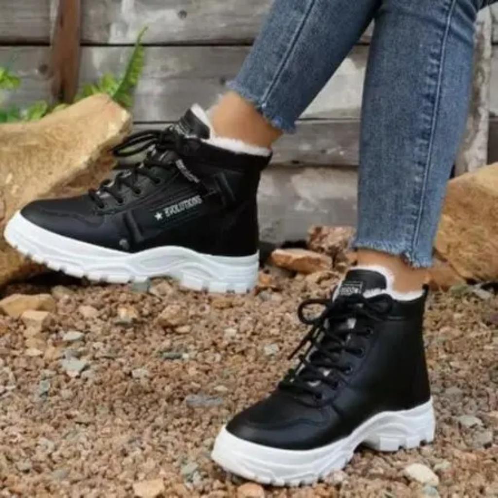 New Winter Men's Waterproof Laced-up Martin Boots, Comfortable and Warm Snow Boots, Versatile Padded Cotton Shoes
