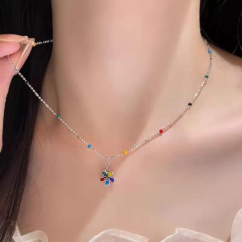 Colorful flower necklace women's year new popular niche sweet cool style personalized accessories collarbone chain jewelry