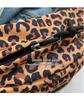 Dámská crossbody taška na hrudník s leopardím potiskem 2024 – Stylový korejský design, všestranná pro nošení v pase nebo přes rameno