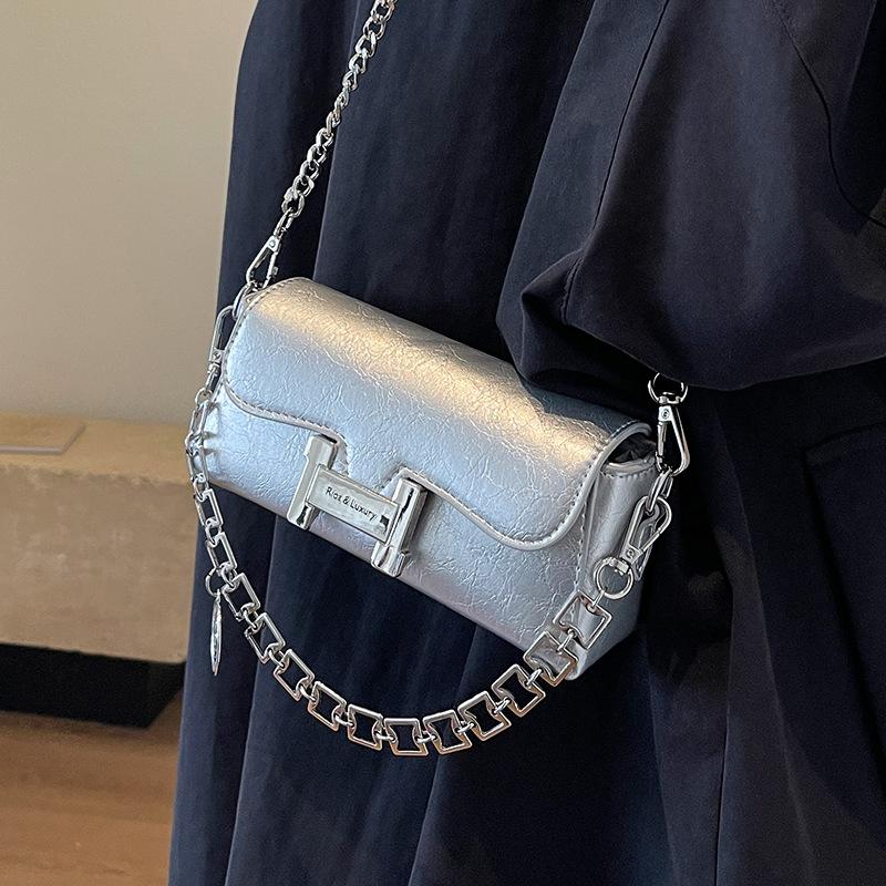 Fashion New Versatile Niche Casual Design Chain Small Square Bag Women's High-end Commuting Solid Color Messenger Bag