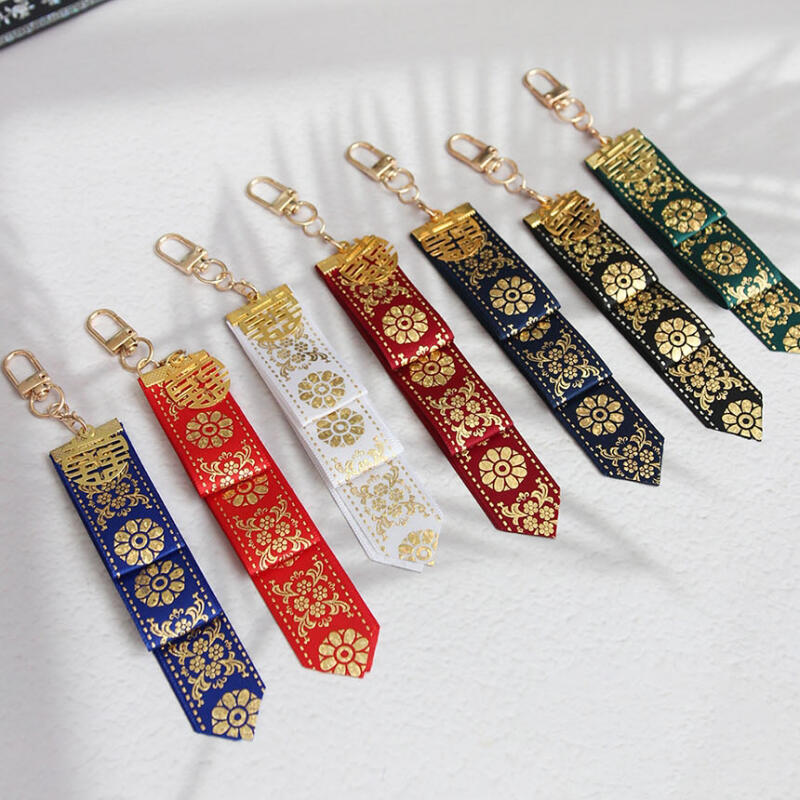 

Korean Traditional Pattern Daenggi Keychain 7 Color Lucky Gold Leaf Ribbon Pattern black