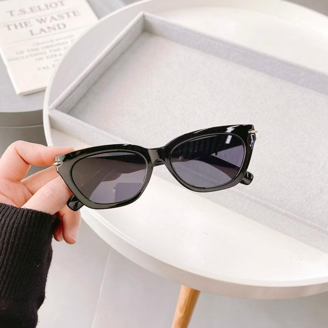 

Cat Eye Shape ladies s Sun Glasses European American Style Anti-glare Sunglasses Man Driving Travelling Female Sunglass