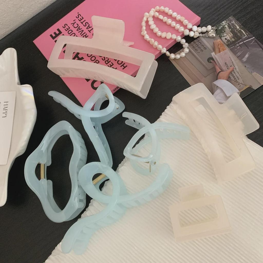 Blue Summer Hair Shark Clip - Simple, Fresh Style Beige Accessory