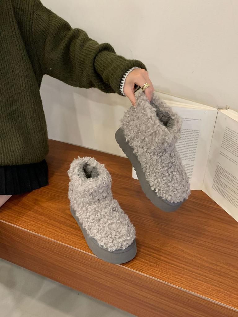 Lamb wool snow boots women's 2025 winter velvet thick-soled warm cotton boots new northeast cold-proof wool cotton shoes