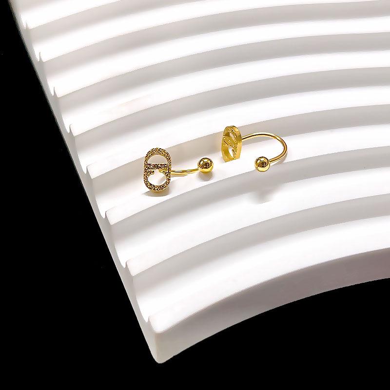 Elegant U-Shaped Black Titanium Four-Leaf Clover Flower Stud Earrings for Women