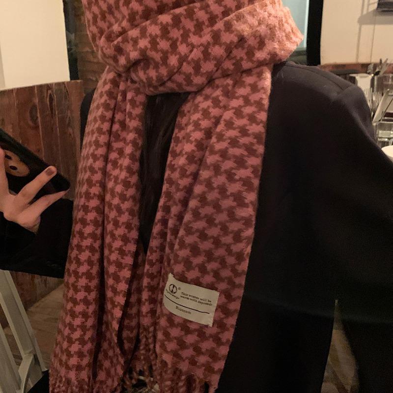 Autumn and winter contrasting color plaid scarf women's winter soft cotton comfortable warm student knitted fringed long shawl scarf tide