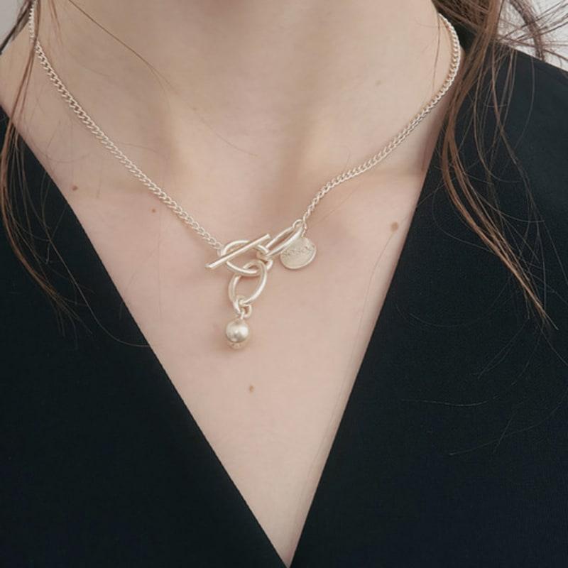SOSOO Logo Point Drop Toggle Necklace