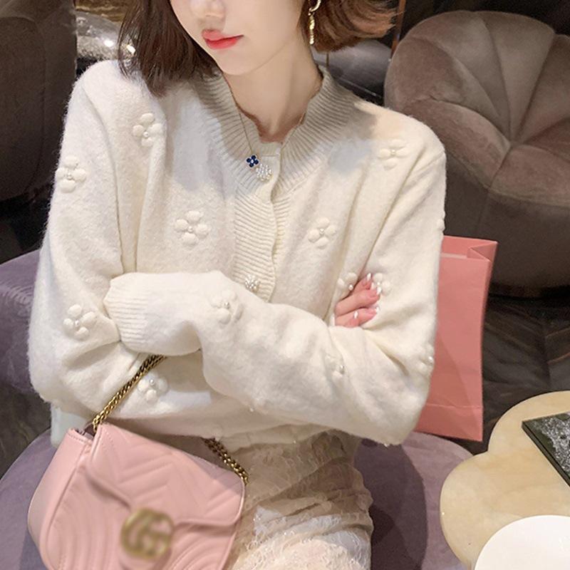 Korean Autumn and Winter New Beaded Fashionable Knitted Cardigan Women's Design Sense Three-dimensional Small Flower Sweater Women's Coat