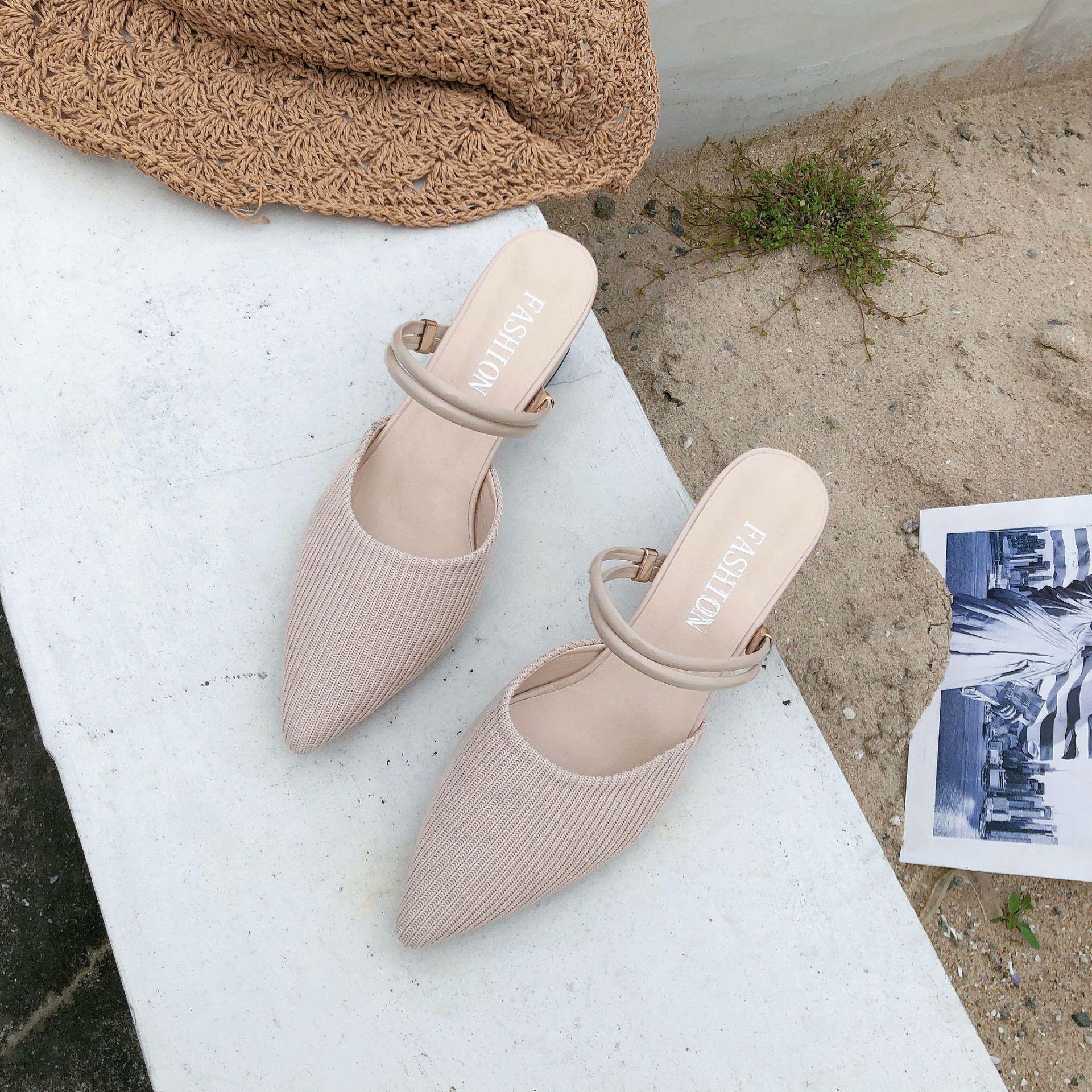 

Сандалии Baotou на толстом каблуке, женские новые тапочки для верхней одежды летом 2024 года, сандалии с заостренным дышащим тканевым каблуком и юбкой 34