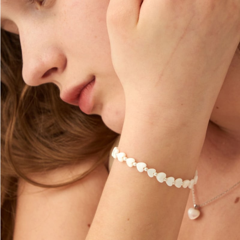 Noonoo Fingers Mother-of-pearl Heart Bracelet / White Mother-of-pearl