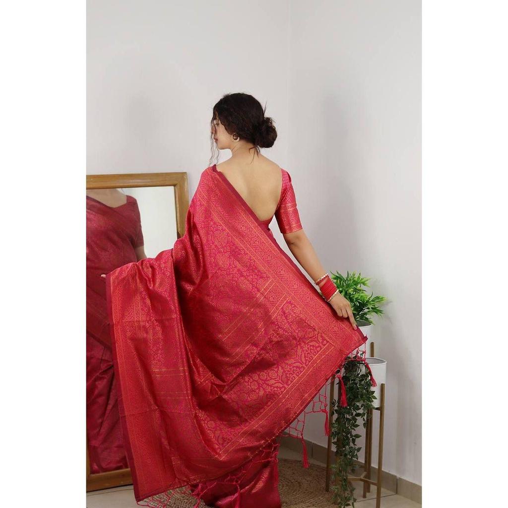 Dieser wunderschöne Saree ist elegant mit wunderschönem solidem Jacquard-Gewebe verziert, das dem Outfit einen perfekten Look verleiht.