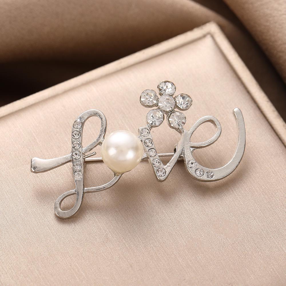 Fashion Queen Elegant Rhinestone Letter Brooch - Korean Style, Anti-Exposure, Simple Alloy Design