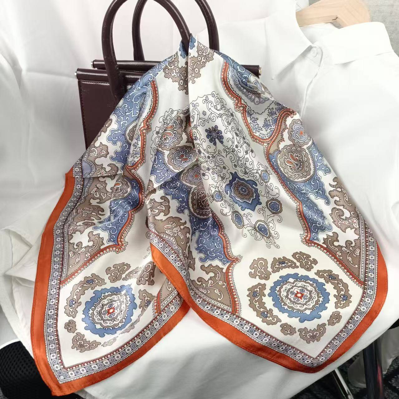 

Luxury Design Chain Print Square Silk Scarf Lady Thin Neck Scarves Fashion Summer Sunscreen Headscarf For Women Bandana 70x70cm 70x70cm