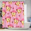 Zasłona Prysznicowa ze Wzorem Niedźwiedzia Wodoodporna Dekoracyjna Wkładka do Łazienki dla Dzieci Różowy Wzór Truskawkowy